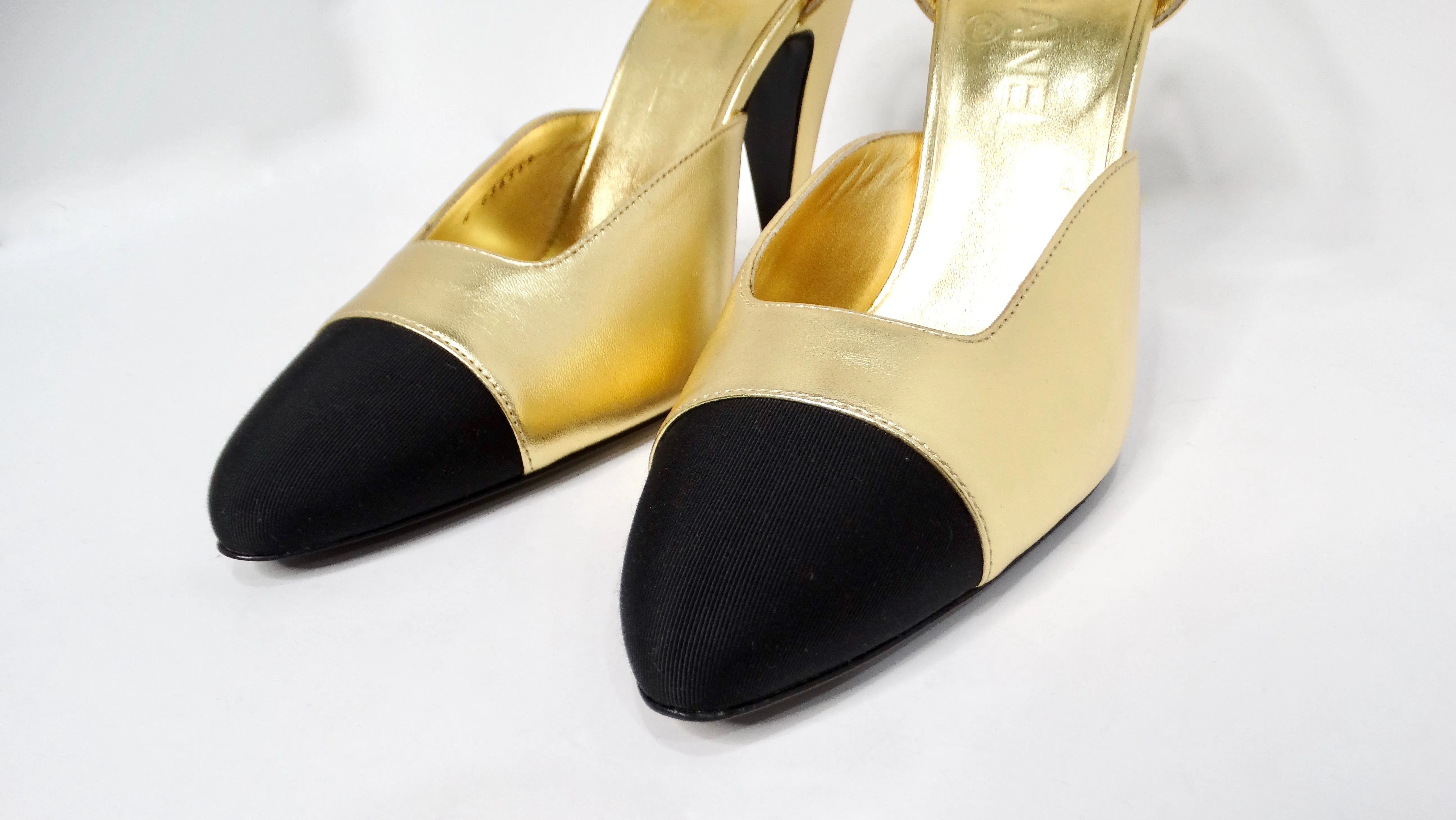 Chanel Gold Metallic Laminated Lambskin Grosgrain Slingback Pumps With Bows