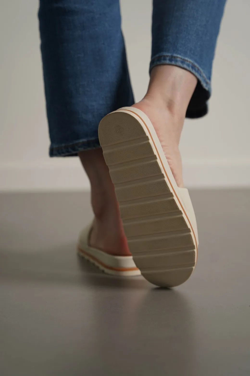 COMFY PLATFORM SLIDES