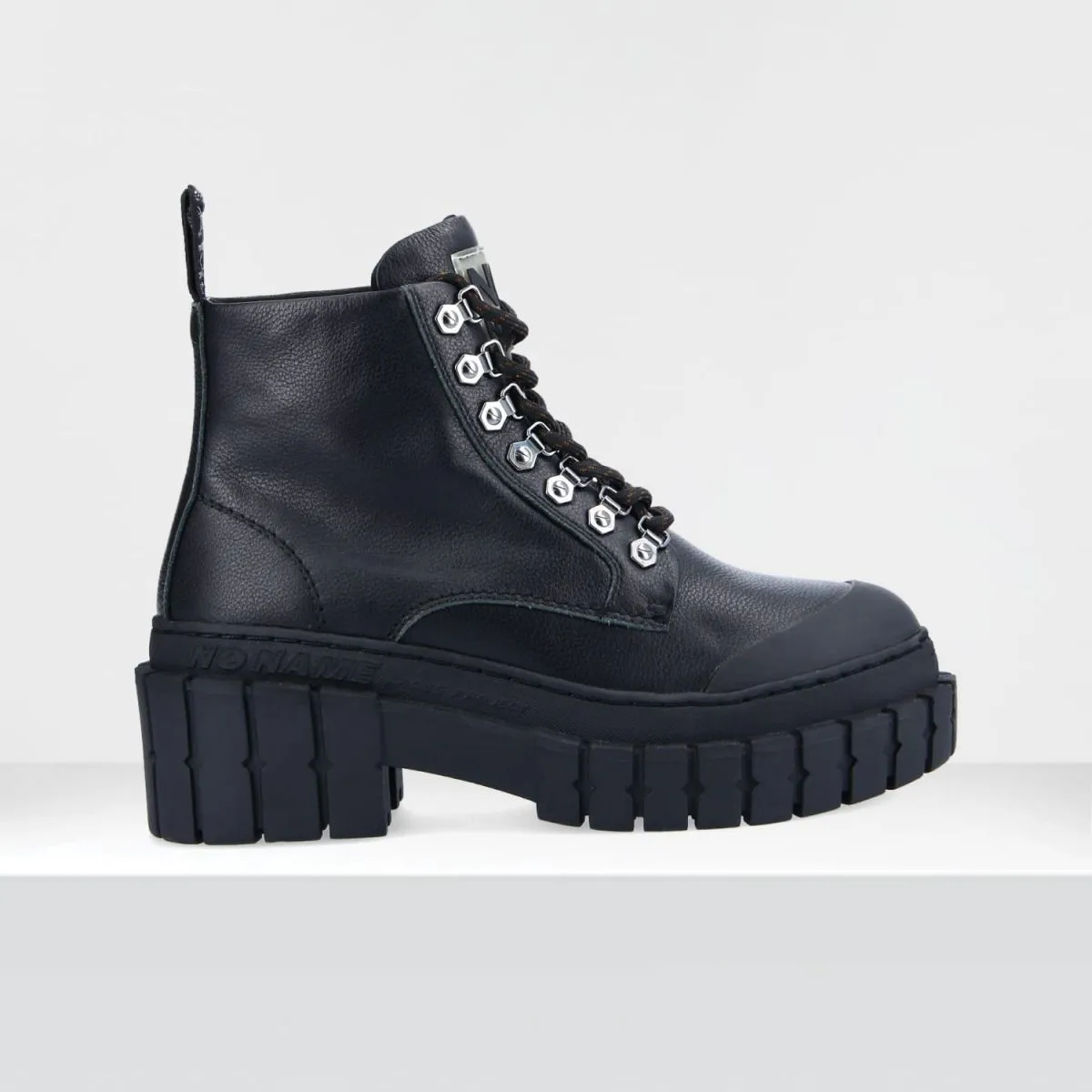 Kross Low Nappa Grain Black Boots