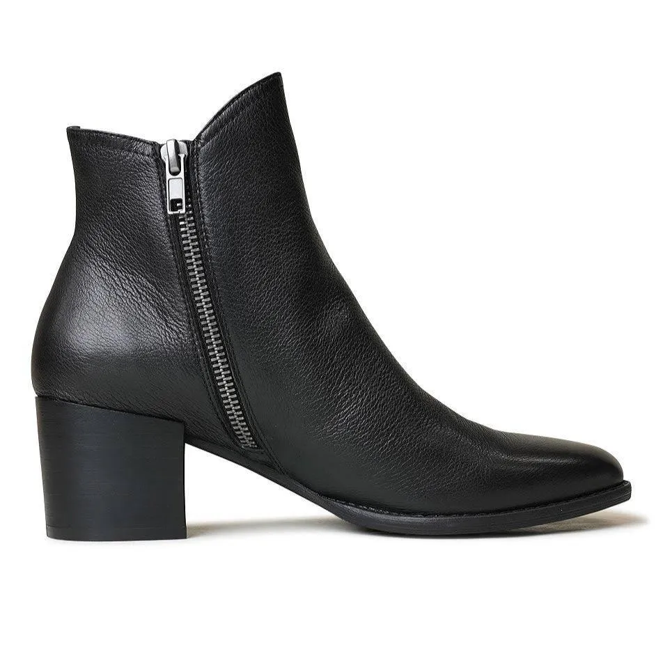 Mockas Black Leather Ankle Boots