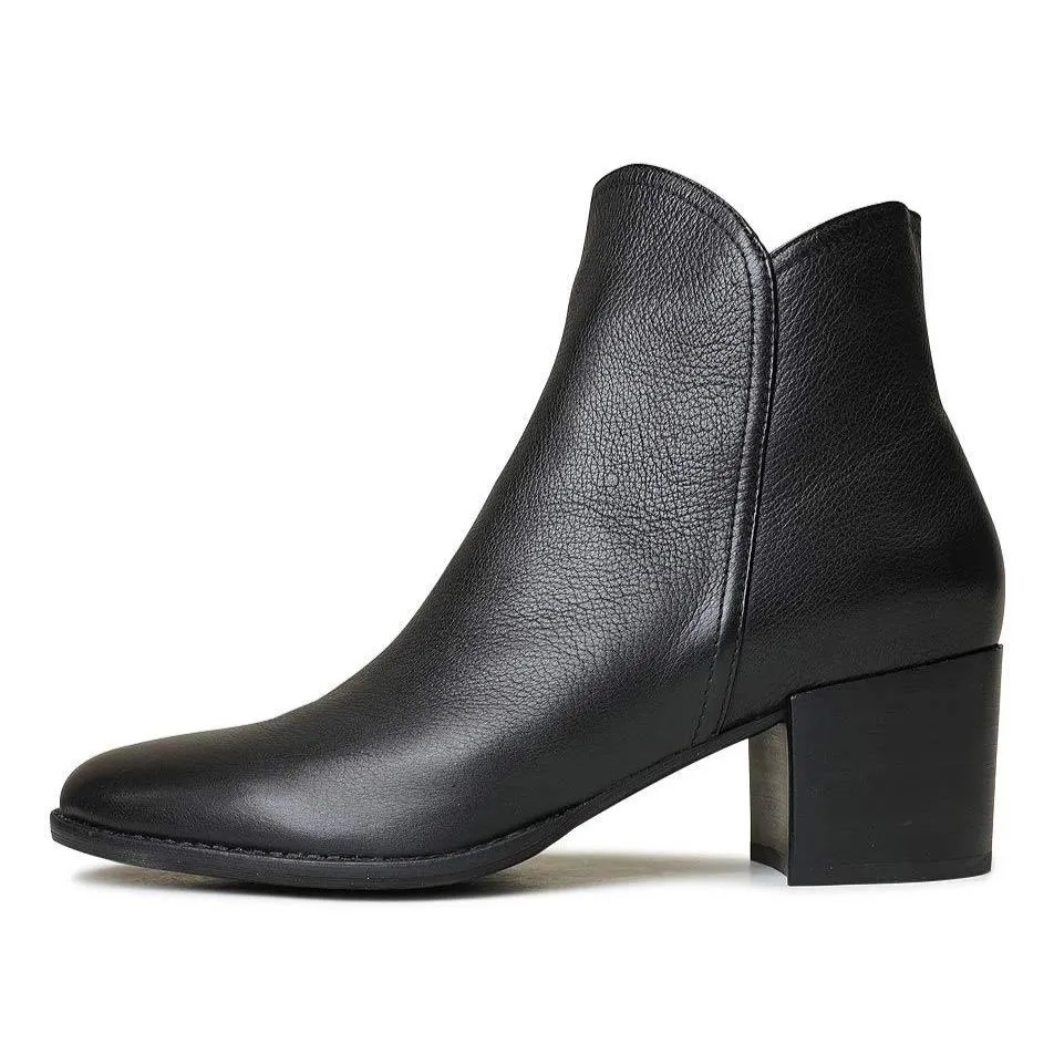 Mockas Black Leather Ankle Boots